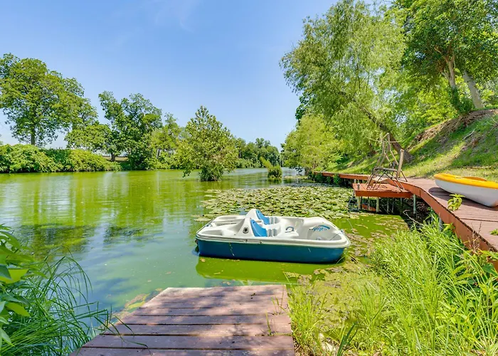 Home Gym, Office + Dock! Seguin Riverfront Retreat
